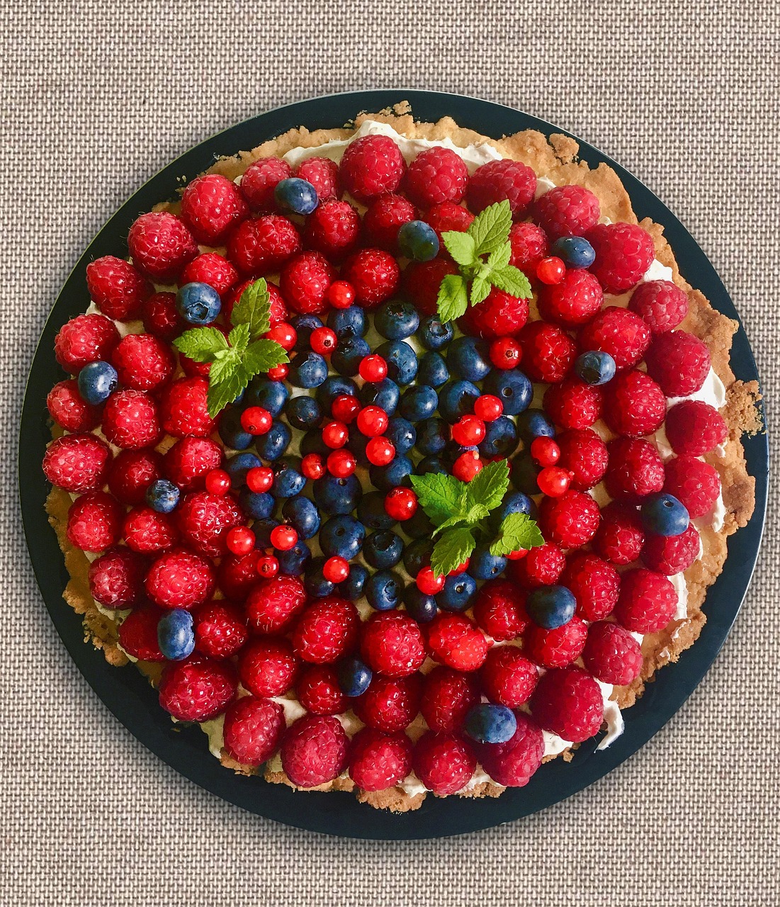 tart, raspberry tart, dessert, cake, sweets, fruit cake, berries, pastry